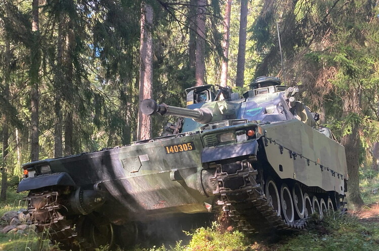 Ілюстративне фото Україна отримала натівські бойові машини CV-90