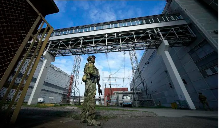 russians force ZNPP workers to sign contracts with Rosatom under torture
