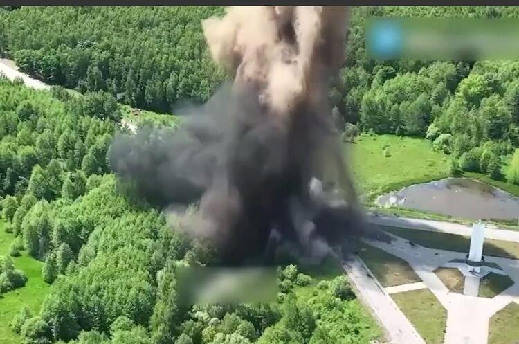 скріншот Росіяни підірвали дорогу на Брянськ біля пам’ятника “трьом сестрам”
