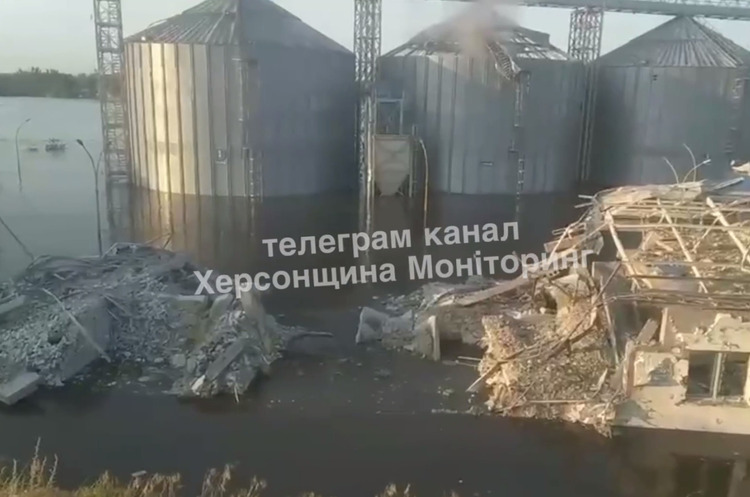 ДОПОВНЕНО: Термінал «Нібулона» затопило внаслідок підриву Каховської ГЕС