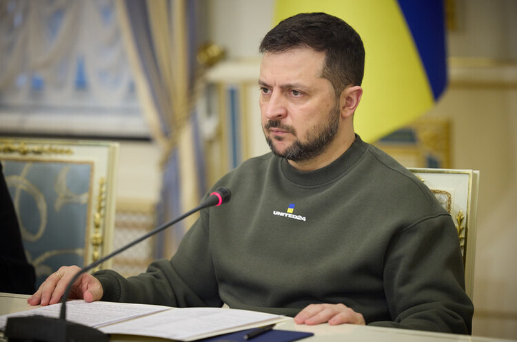 Президент Володимир Зеленський Зеленський увів у дію санкції проти 180 осіб, пов'язаних із судовою системою рф
