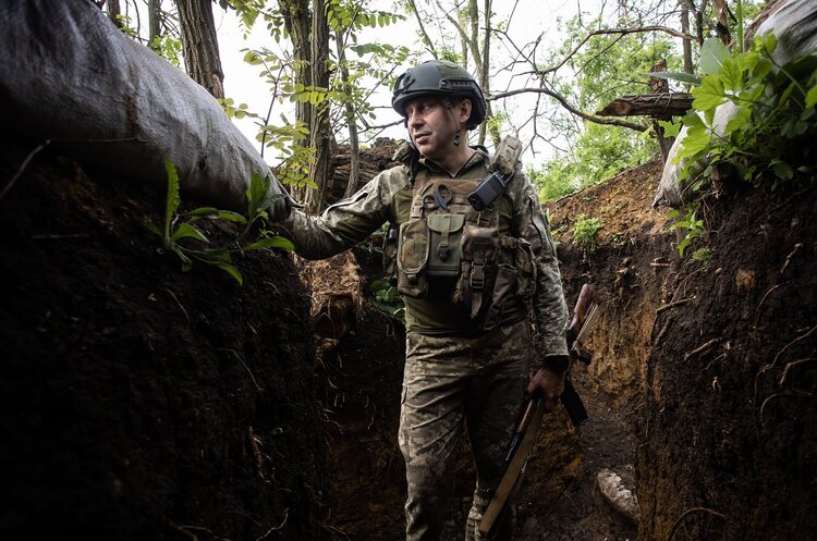 Defenders destroyed a helicopter, 10 artillery systems, and 12 enemy tanks over the past 24 hours Defenders destroyed a helicopter, 10 artillery systems, and 12 enemy tanks over the past 24 hours