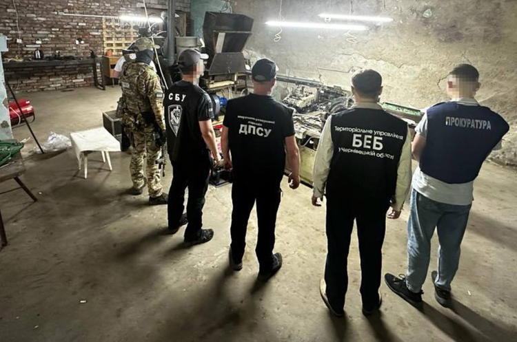 БЕБ зупинило незаконний цех із виробництва цигарок на Вінниччині БЕБ зупинило незаконний цех із виробництва цигарок на Вінниччині