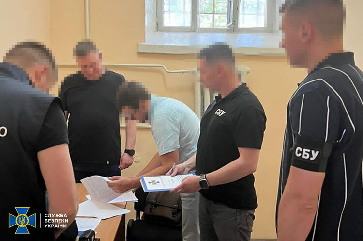 СБУ повідомила про підозру ексзаступнику Міноборони та його підлеглому, їх звинувачують у привласненні з бюджету понад 1 млрд грн СБУ повідомила про підозру ексзаступнику Міноборони та його підлеглому, їх звинувачують у привласненні з бюджету понад 1 млрд грн