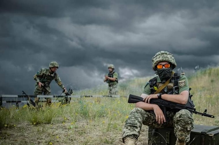 Зображення ілюстративне Оборонці знищили гелікоптер, 3 РСЗВ та 12 танків ворога за минулу добу