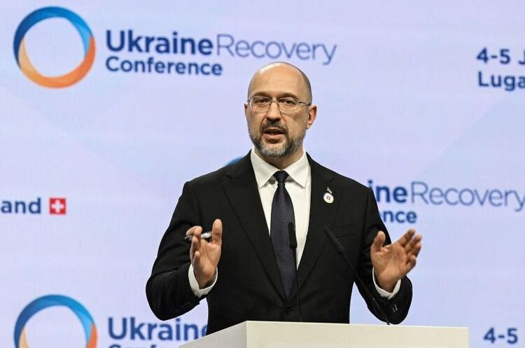 Прем'єрміністр України Денис Шмигаль виступає на конференції в Лугано (липень 2022 року) Ще більше грошей чи обіцянок? Чого чекати від конференції у Лондоні, присвяченої відновленню України