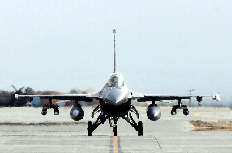 Українські пілоти можуть розпочати навчання на F-16 уже в липні Українські пілоти можуть розпочати навчання на F-16 уже в липні