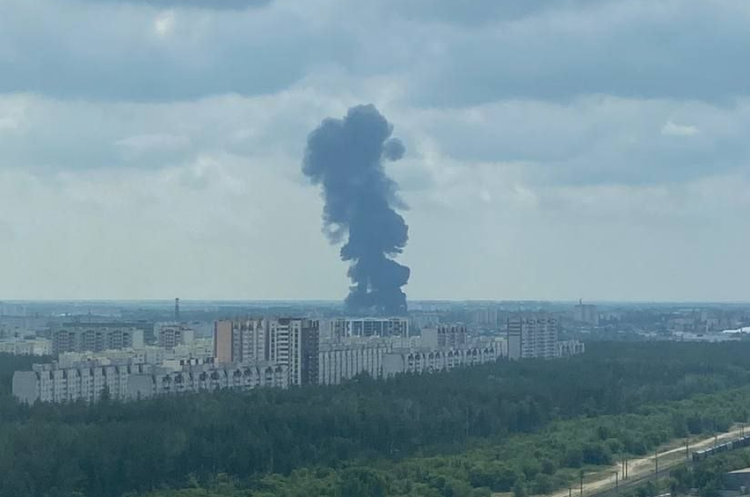 У російському Воронежі горить нафтобаза – ЗМІ У російському Воронежі горить нафтобаза – ЗМІ