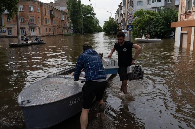 Дніпро повернувся у межі русла в Херсоні Дніпро повернувся у межі русла в Херсоні