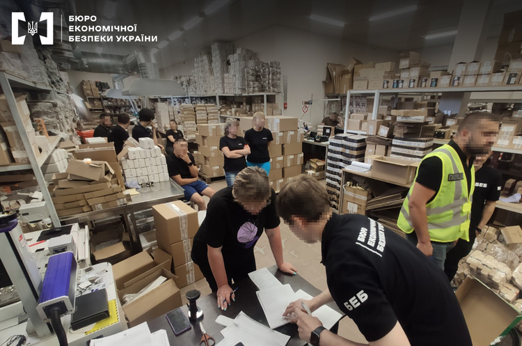 БЕБ вилучило контрафактну парфумерію на Одещині майже на 70 млн гривень БЕБ вилучило контрафактну парфумерію на Одещині майже на 70 млн гривень