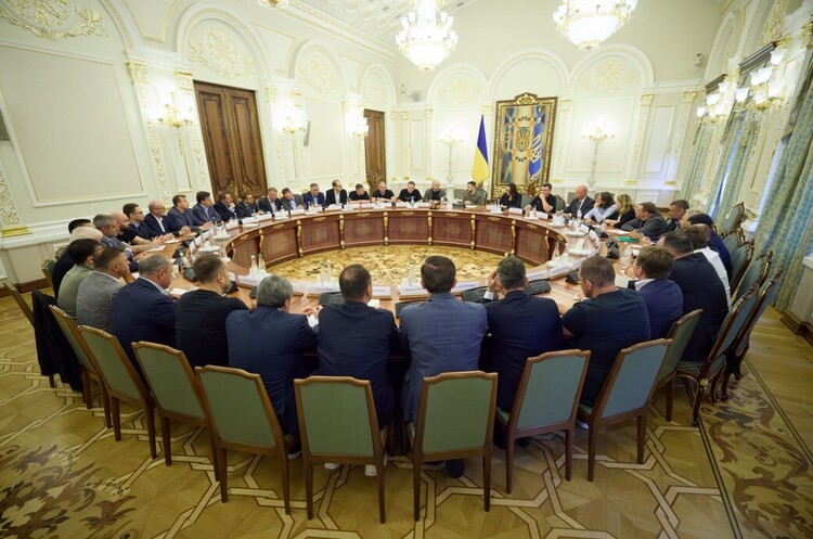фото Офіційний сайт Президента України “Не можна роками накопичувати проблеми”: Зеленський зустрівся з представниками бізнесу