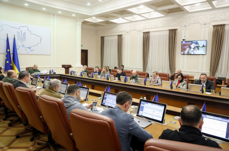 Уряд уже спрямував 4 млрд гривень на подолання наслідків теракту на Каховській ГЕС Уряд уже спрямував 4 млрд гривень на подолання наслідків теракту на Каховській ГЕС