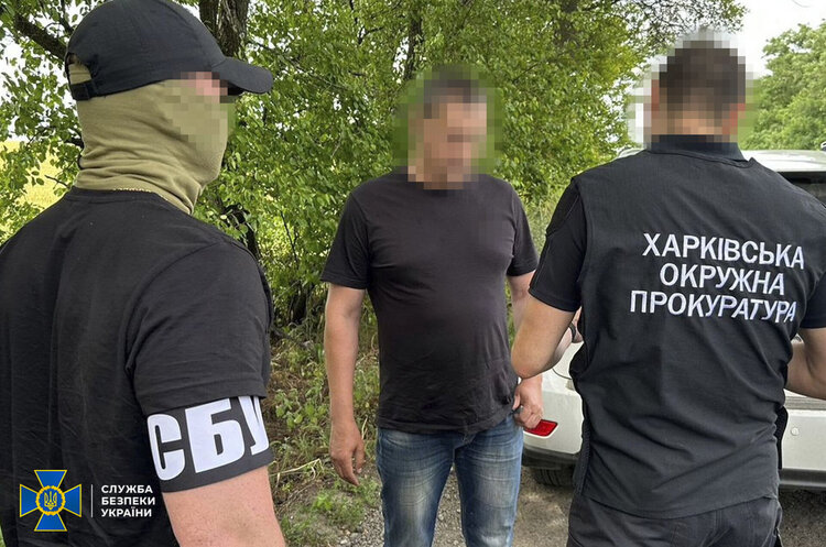 СБУ викрила двох посадовців, які могли зірвати постачання військової техніки на фронт СБУ викрила двох посадовців, які могли зірвати постачання військової техніки на фронт