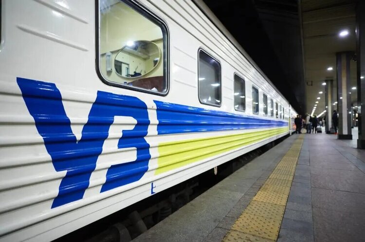 «Укрзалізниця» повернула воєнізовану охорону до деяких пасажирських потягів «Укрзалізниця» повернула воєнізовану охорону до деяких пасажирських потягів