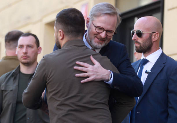 Володимир Зеленський та Петр Фіала на зустрічі в Чехії Чехія надасть Україні новий пакет військової допомоги