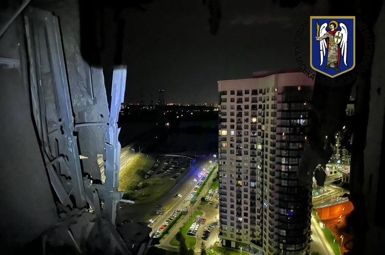 Наслідки влучання уламків дронів-камікадзе у багатоповерхівку в Києві Київ виділить понад 1,1 млрд грн на оборону цього року