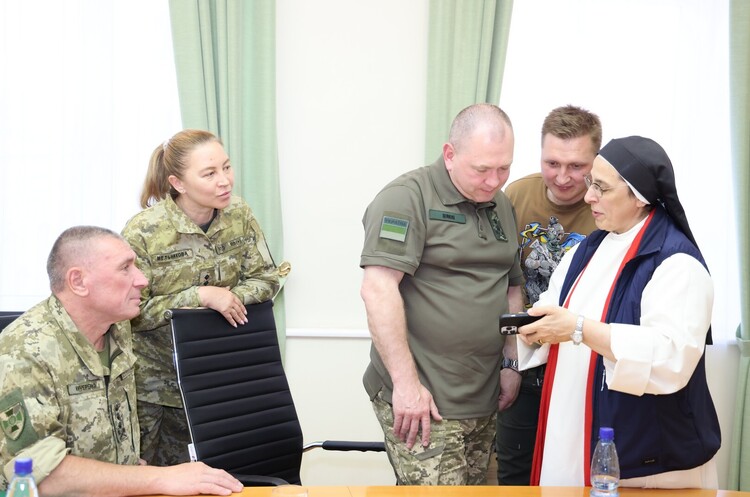 dpsu.gov.ua Іспанія надасть Україні мобільний госпіталь і броньовані швидкі