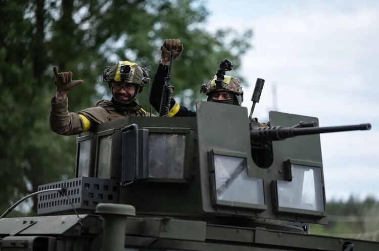 Defenders destroyed 5 tanks, 11 armoured fighting vehicles, and 14 artillery systems of the enemy over the past day Defenders destroyed 5 tanks, 11 armoured fighting vehicles, and 14 artillery systems of the enemy over the past day