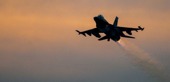 США дозволили країнам ЄС розпочати навчання українських пілотів на F-16 - CNN США дозволили країнам ЄС розпочати навчання українських пілотів на F-16 - CNN
