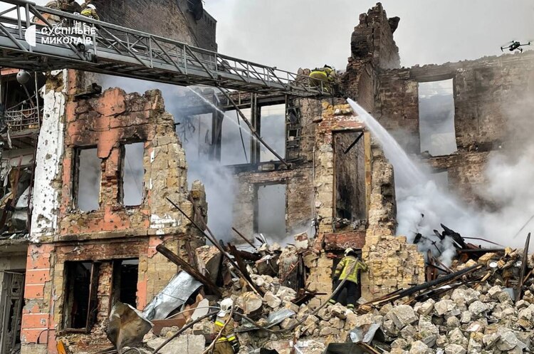Occupiers launched a nighttime missile attack on Southern Ukraine, with a residential building being hit in Mykolaiv Occupiers launched a nighttime missile attack on Southern Ukraine, with a residential building being hit in Mykolaiv