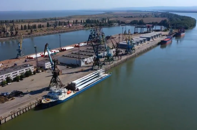 Three grain warehouses destroyed in Reni Seaport following drone attack Three grain warehouses destroyed in Reni Seaport following drone attack