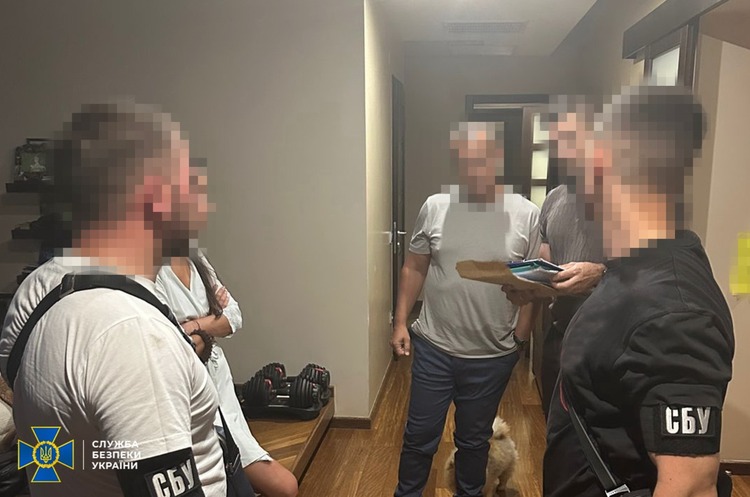 СБУ і ДБР провели обшуки в нардепа Арістова, який відпочивав на Мальдівах під виглядом «службового відрядження» СБУ і ДБР провели обшуки в нардепа Арістова, який відпочивав на Мальдівах під виглядом «службового відрядження»