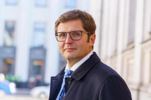 «Слуга народу» Андрій Холодов написав заяву про складення повноважень народного депутата. Що про нього відомо? «Слуга народу» Андрій Холодов написав заяву про складення повноважень народного депутата. Що про нього відомо?