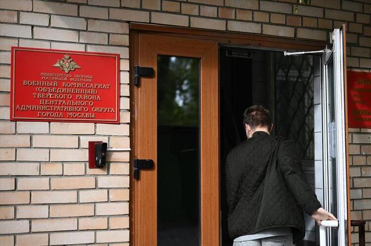 фото DR 18 за три дні: на росії телефонні шахраї переконують росіян підпалювати військкомати