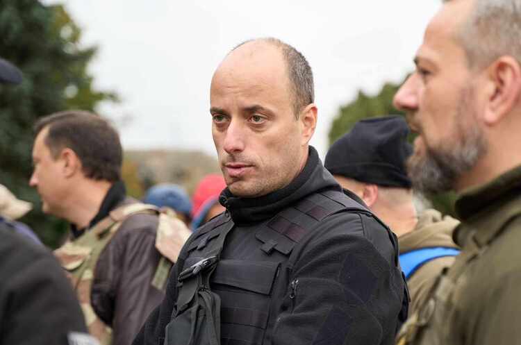 Юрій Бєлоусов «Ми не садимо в СІЗО полонених росіян, підозрюваних у воєнних злочинах, інакше їхнє життя там буде коротким» – керівник Департаменту війни
