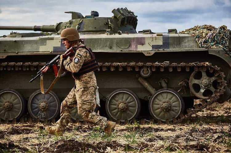 Defenders destroyed 4 tanks, 2 armoured fighting vehicles, and 32 artillery systems of the enemy over the past day Defenders destroyed 4 tanks, 2 armoured fighting vehicles, and 32 artillery systems of the enemy over the past day