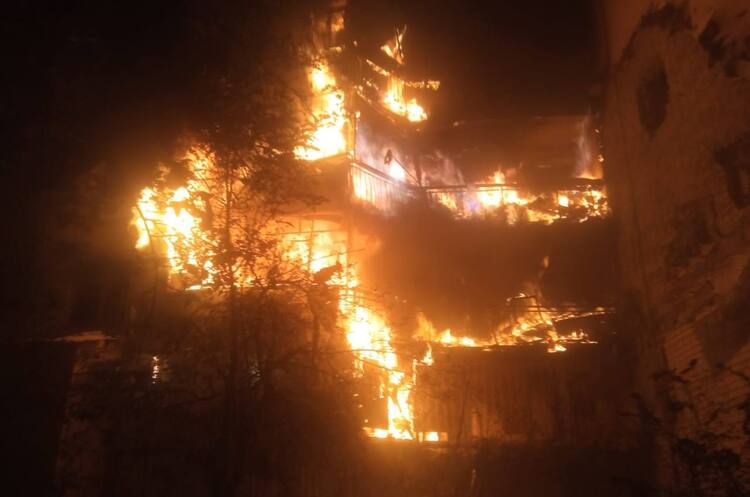 At night, the russians shelled a residential building in the centre of Kherson – OMA At night, the russians shelled a residential building in the centre of Kherson – OMA