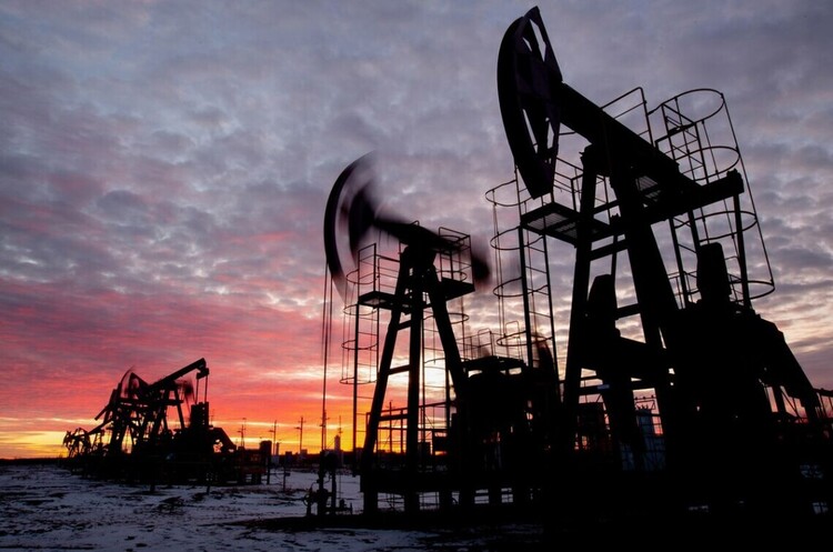 Oil prices fluctuate near nine-month high amid OPEC+ decision to cut production – Trading Economics Oil prices fluctuate near nine-month high amid OPEC+ decision to cut production – Trading Economics