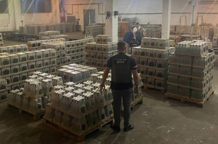 БЕБ викрило в Чернігові підпільний завод із виготовлення алкоголю БЕБ викрило в Чернігові підпільний завод із виготовлення алкоголю