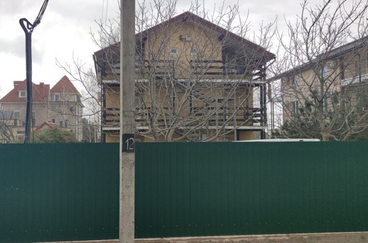 Бізнесмен Денис Борисов купує мініготель у Чорноморську більш ніж за 2,5 млн грн Бізнесмен Денис Борисов купує мініготель у Чорноморську більш ніж за 2,5 млн грн