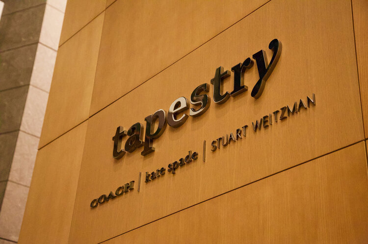 Tapestry купує Capri Holdings у рамках угоди на $8,5 млрд із метою зайняти більшу частку світового ринку люксових товарів – Reuters Tapestry купує Capri Holdings у рамках угоди на $8,5 млрд із метою зайняти більшу частку світового ринку люксових товарів – Reuters