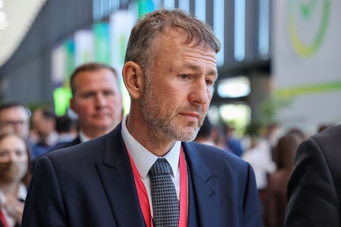 Андрій Мельниченко Влада рф вимагає в олігарха Мельниченка передачі державі акцій його компанії «Сибеко»