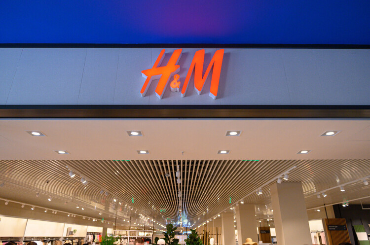 H&M Group планує з листопада відкрити більшість своїх магазинів в Україні H&M Group планує з листопада відкрити більшість своїх магазинів в Україні