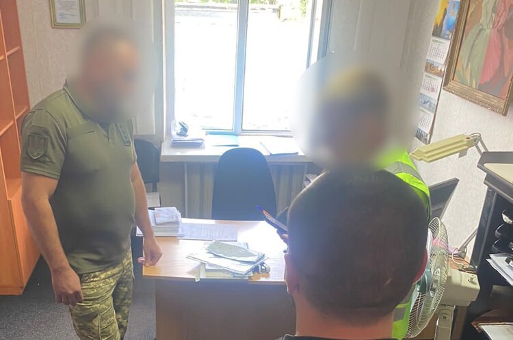 У Києві затримали посадовицю столичної ВЛК У Києві затримали посадовицю столичної ВЛК