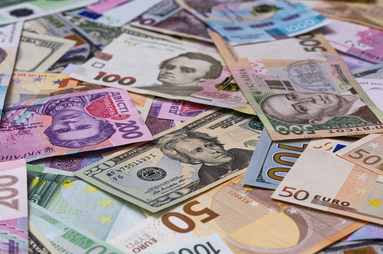 Валюта снова в свободной продаже: НБУ разрешил покупать безналичные доллары и евро без открытия депозита