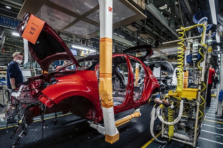 Toyota зупинила роботу 14 заводів у Японії через збій виробничої системи Toyota зупинила роботу 14 заводів у Японії через збій виробничої системи