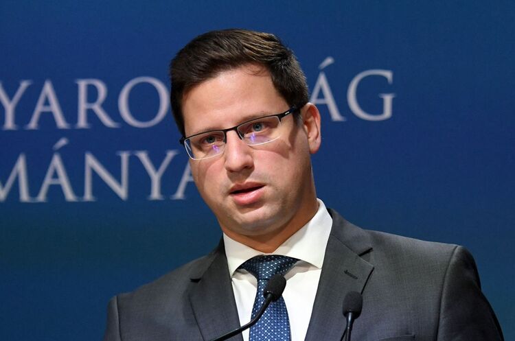 Керівник канцелярії угорського прем'єр-міністра Ґерґелі Гуляш Світ повинен надати росії «гарантії безпеки», а не брати Україну в НАТО — глава канцелярії прем'єр-міністра Угорщини