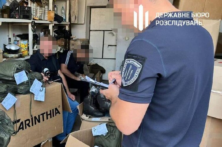 ДБР викрило схему продажу вкраденої військової амуніції ДБР викрило схему продажу вкраденої військової амуніції
