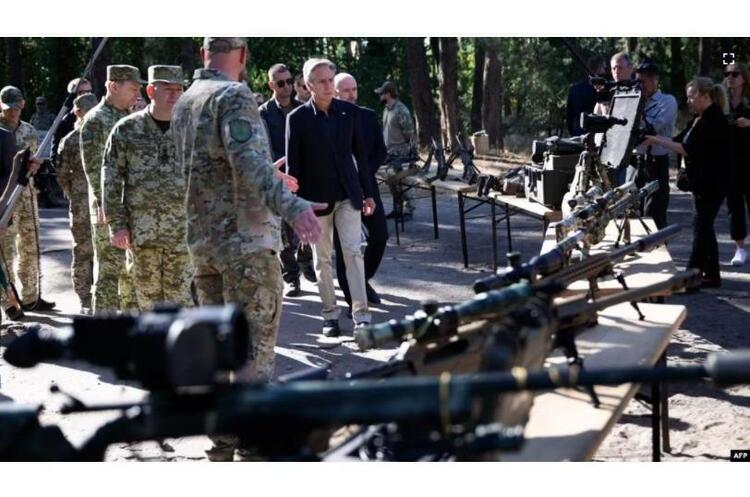 фото AFP У Києві Блінкену показали американську техніку, поставлену Україні