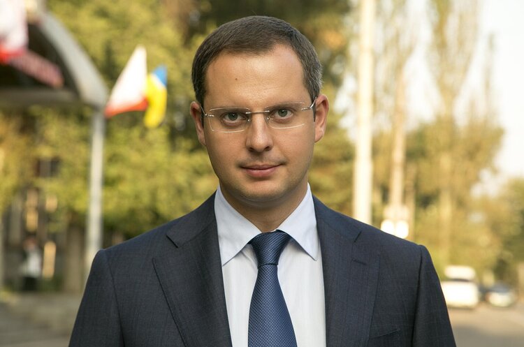 Заступник голови Офісу президента Ростислав Шурма Журналісти розкрили схему родини Шурми з оптимізації податків на сотні мільйонів – розслідування