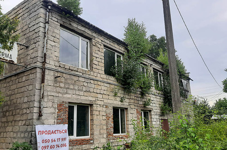 На аукціон виставили майно підприємства-банкрута ВАТ «Збаразька Агропромтехніка», де працював Сергій Притула На аукціон виставили майно підприємства-банкрута ВАТ «Збаразька Агропромтехніка», де працював Сергій Притула