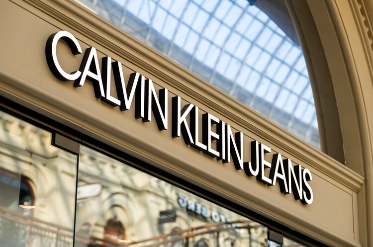 Власник брендів Tommy Hilfiger, Calvin Klein вийшов із бізнесу в рф Власник брендів Tommy Hilfiger, Calvin Klein вийшов із бізнесу в рф
