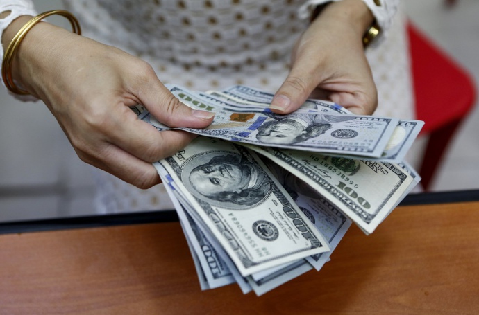 Українці у першому півріччі отримали $5,7 млрд переказів з-за кордону Українці у першому півріччі отримали $5,7 млрд переказів з-за кордону