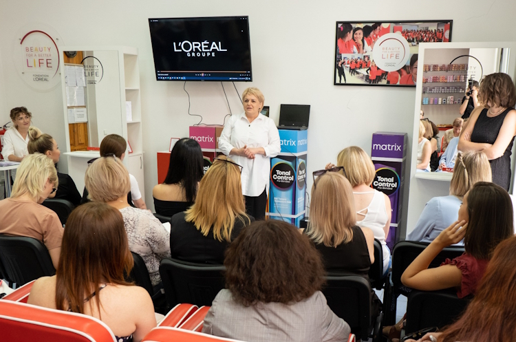 L’Oréal Україна запустила 7-й сезон загальноосвітньої програми «Краса для всіх» (Beauty for a Better Life) L’Oréal Україна запустила 7-й сезон загальноосвітньої програми «Краса для всіх» (Beauty for a Better Life)