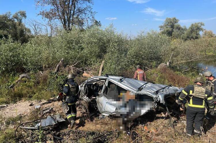 Окупанти вдарили авіабомбою по Куп'янську, є жертви Окупанти вдарили авіабомбою по Куп'янську, є жертви