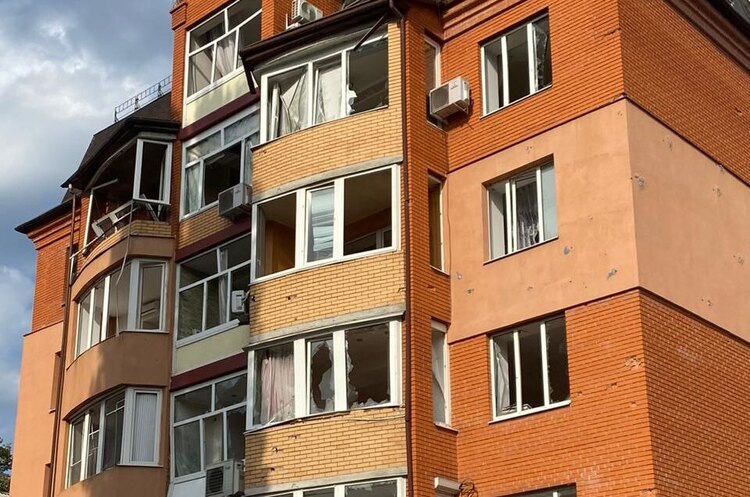 У Кременчуці завершили пошукові роботи після вчорашнього удару У Кременчуці завершили пошукові роботи після вчорашнього удару